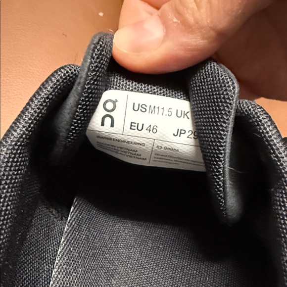 On Running Men's Cloud 6 Athletic Shoes - Picture 4 of 9